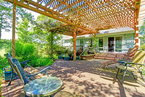 5 Reasons You Should Complement Your Deck with a Pergola